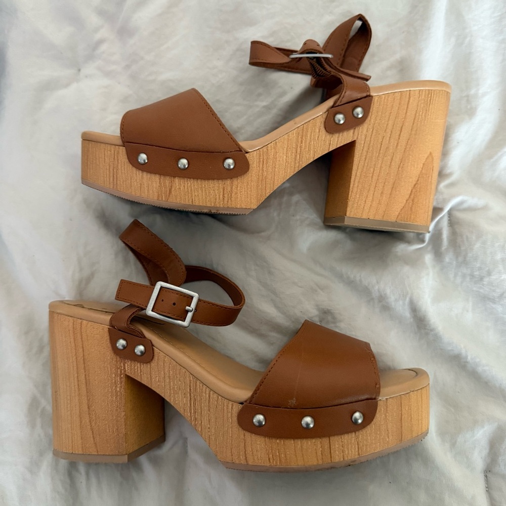 Universal Thread Cognac Platform Sandals - image 1